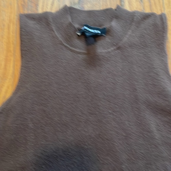 Mock neck sweater tank - Picture 2 of 2